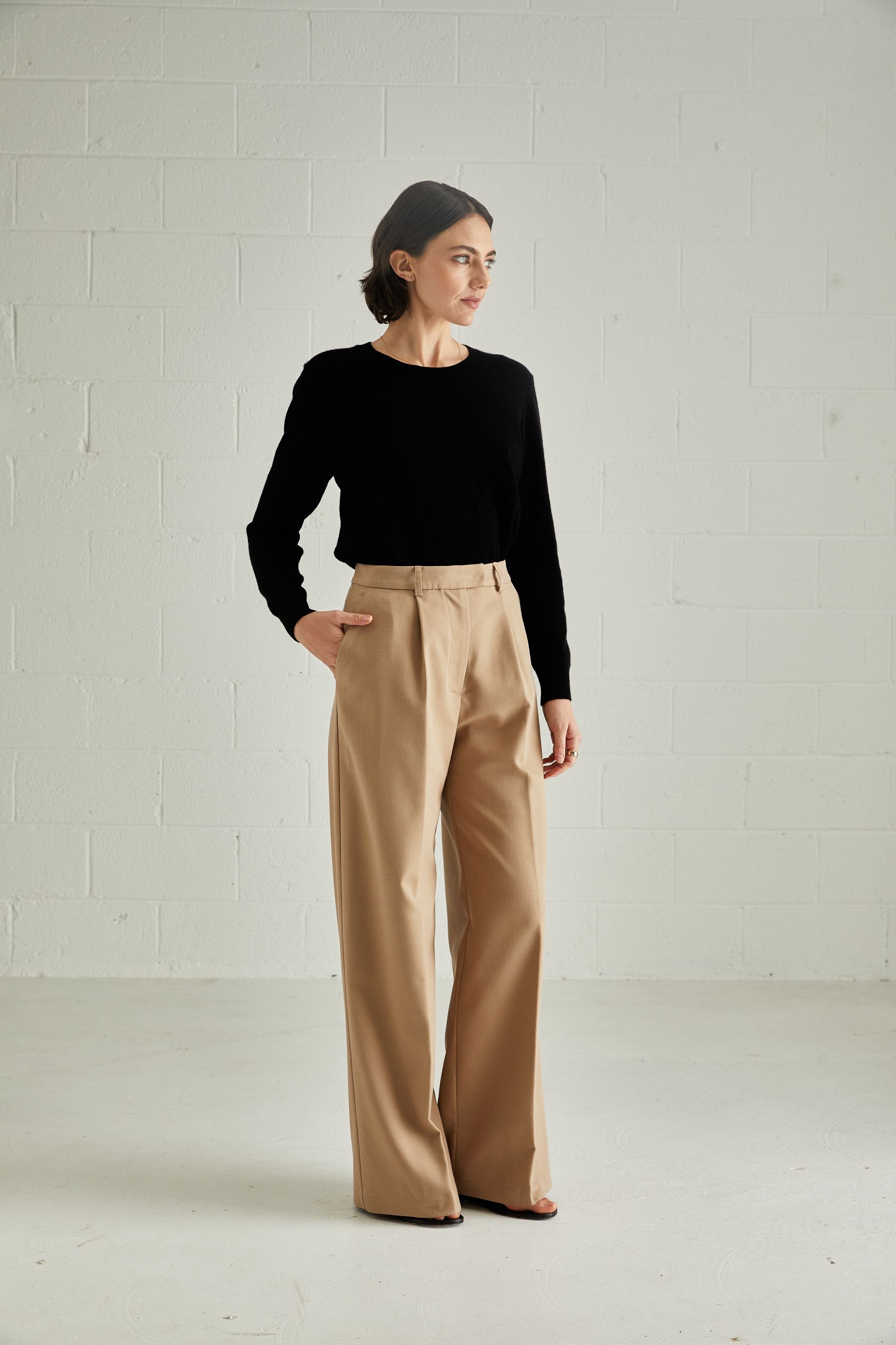 The Signature Relaxed Tailored Pleated Trouser | Camel Suiting $540