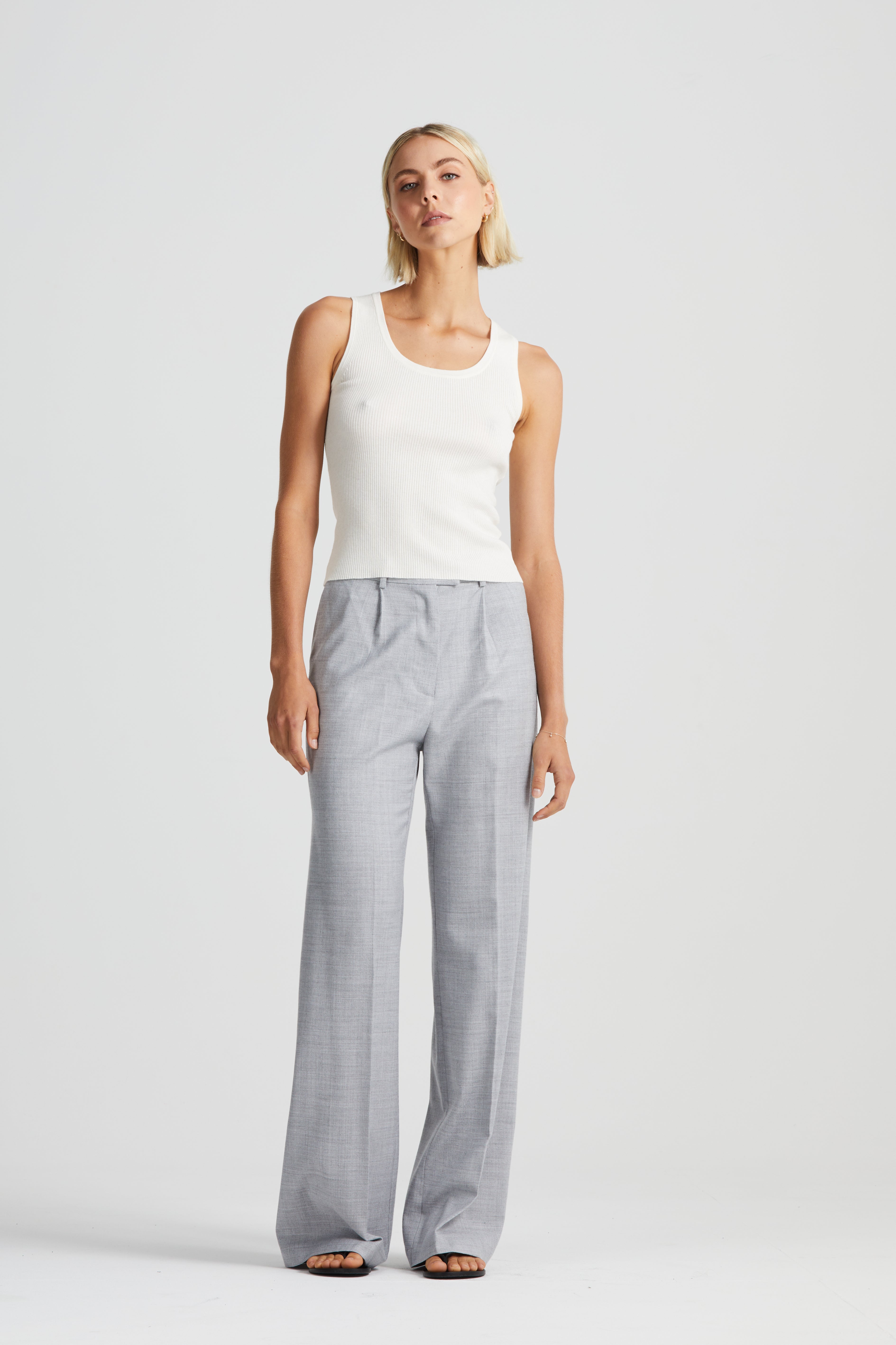 The Signature Relaxed Tailored Pleated Trouser | Grey $540